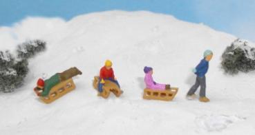 4 Kinder beim Rodeln