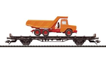 Flachwagen Kp 472, beladen mit LKW, DB, Ep.IV