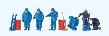 Feuerwehrmänner, blauer Vollschutzanzug und Zubehör