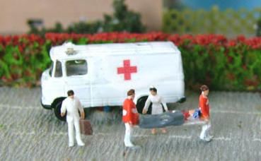 Rettungsärzte, Sanitäter, Trage + Patient