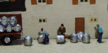 Braumeister, 2 Arbeiter, Fässer