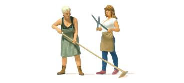 bei der Gartenarbeit, 2 Figuren