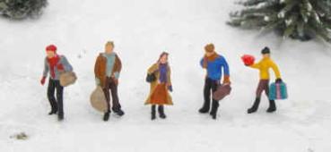 5 Personen mit Geschenken