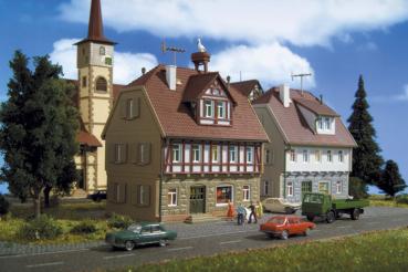 Wohnhaus mit Storchennest