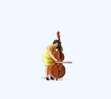 Musikantin mit Kontrabaß