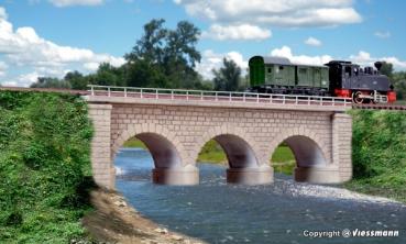 Erzberg-Brücke mit Eisbrecherpfeilern, eingleisig