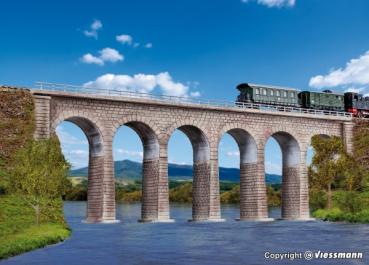 Ravenna-Viadukt mit Eisbrecherfundamenten, eingleisig