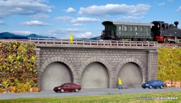 gemauerter Bahndamm, eingleisig
