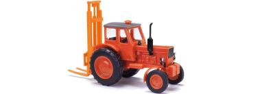 Belarus MTS-50 mit Hecklift TVE 3200