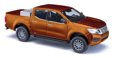 Nissan Navara mit Alukiste, gold