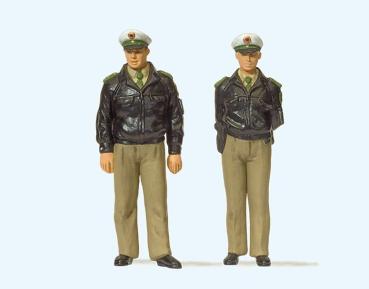 Deutsche Polizisten stehend mit grünen Uniformen