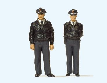Deutsche Polizisten stehend mit blauen Uniformen