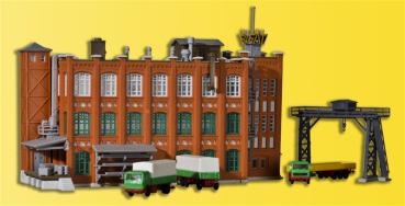 Fabrik aus der Gründerzeit mit Zubehör