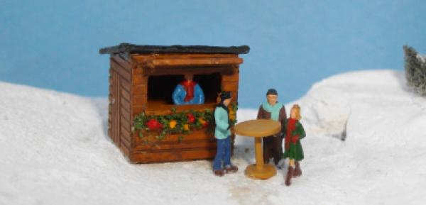 Glühweinstand mit Figuren und Stehtisch