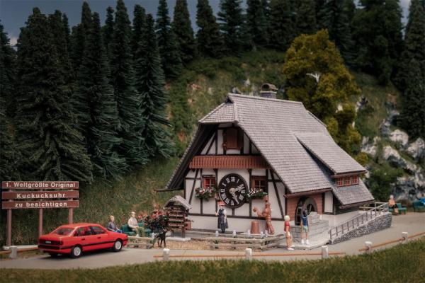 Jubiläumsmodel:l 1. Weltgrößte Kuckucksuhr mit Figur