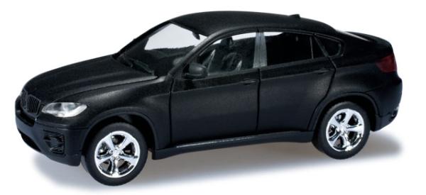 BMW X6, mattschwarz, verchromte Felgen