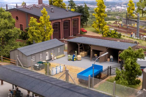 Baracke mit Kohleschuppen