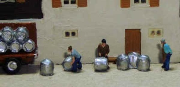 Braumeister, 2 Arbeiter, Fässer