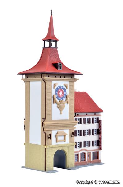 Stadttor mit Apotheke "Murten"