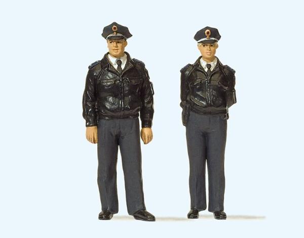 Deutsche Polizisten stehend mit blauen Uniformen